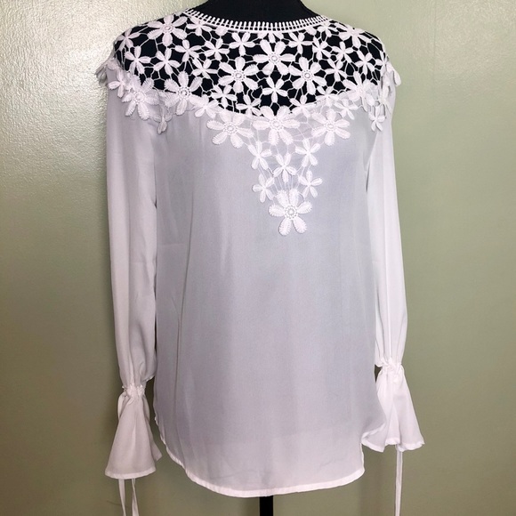 White lace neck blouse w drawstring bell sleeves - Picture 1 of 7